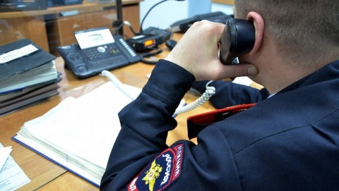Полицейские в Лихославле установили злоумышленника, похитившего телефон и деньги